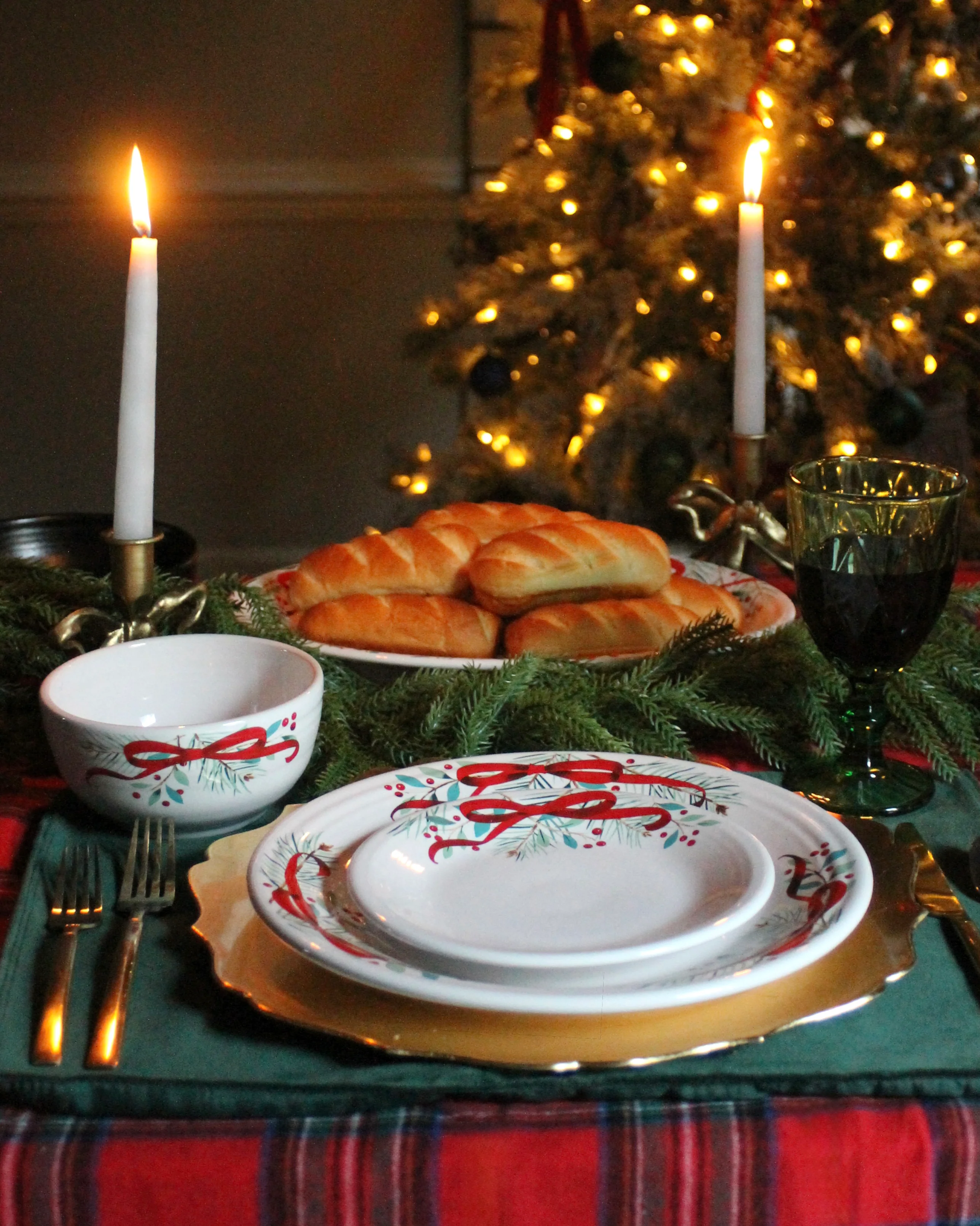 Holly Berry Christmas Garland Classic Bistro Coupe 3-Piece Place Setting, Service for 1 - Image 2