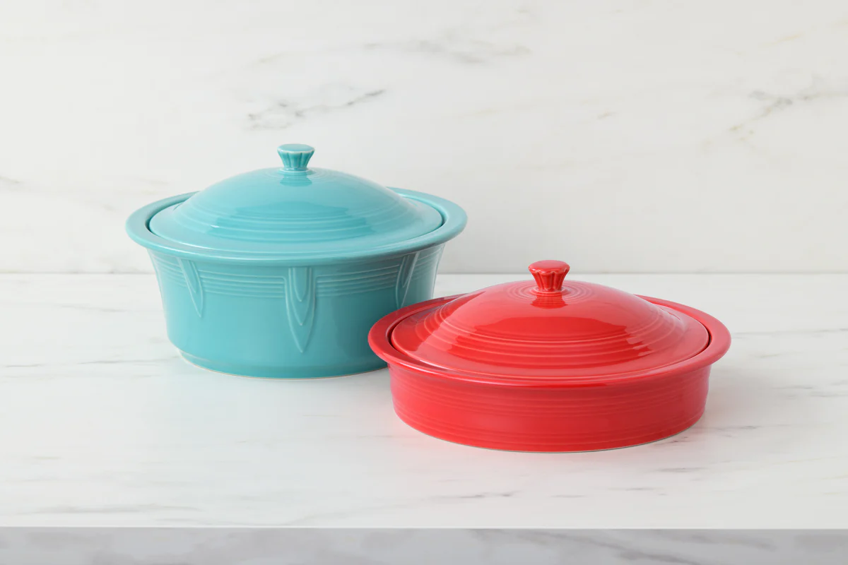 Large 10 Inch Round Covered Casserole 2.8 Quart - Image 2